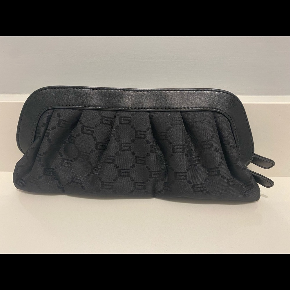 Black clutch